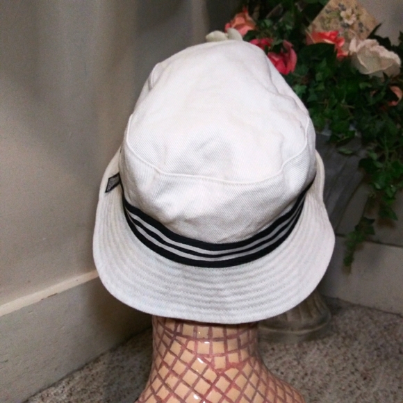 Nike Golf Reversible Bucket Hat - Picture 9 of 13